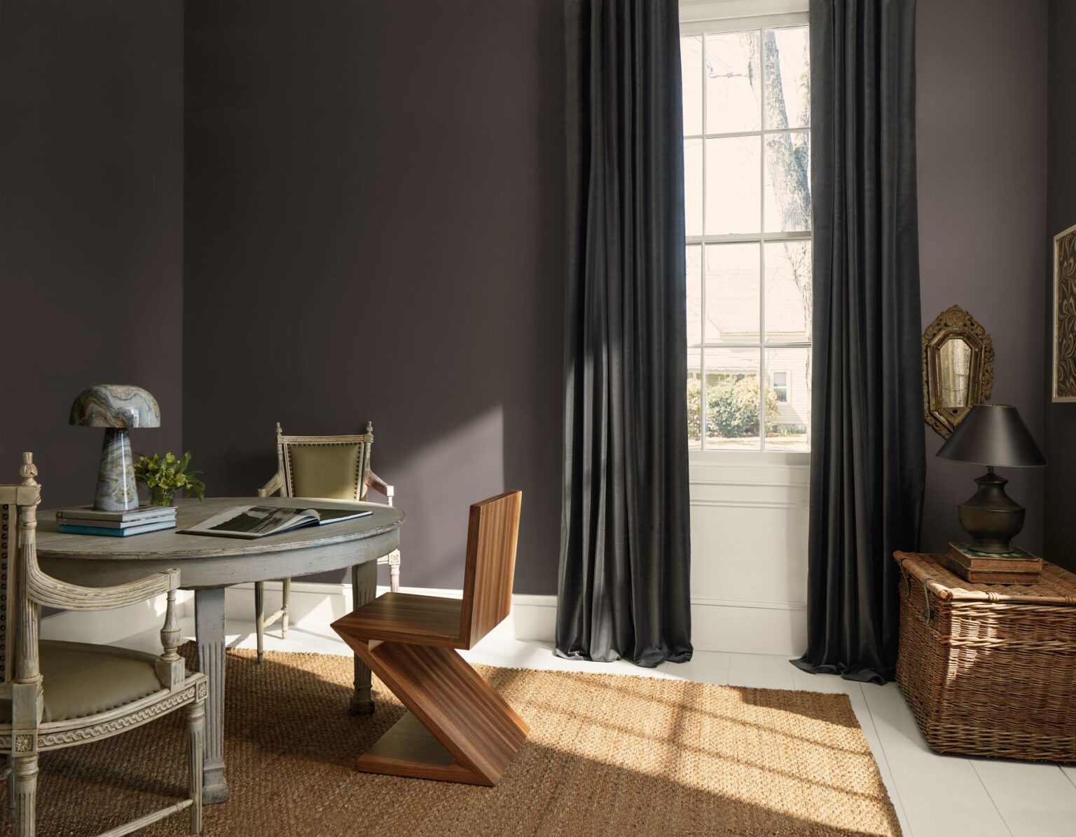 Gabinet w odcieniu Silhouette AF-655 – Benjamin Moore